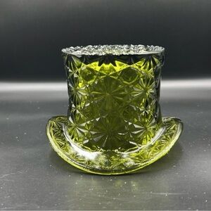 VINTAGE FENTON ART GLASS OLIVE GREEN DAISY AND BUTTON TOP HAT